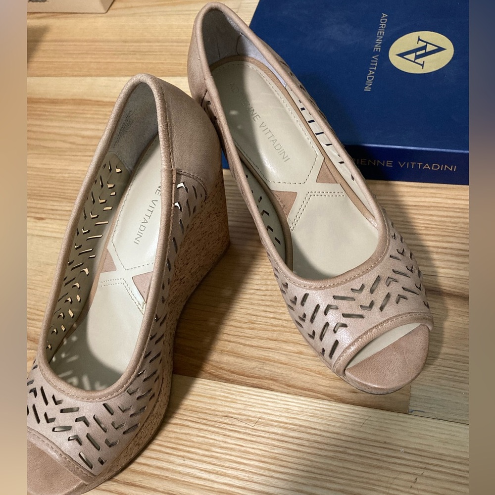 Adrienne Vittadini Nude Wedge, size 7.5